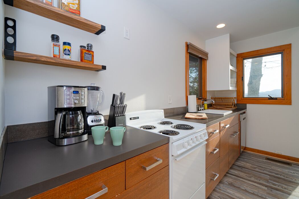 European Cottage House ! Couples getaway in Blueridge