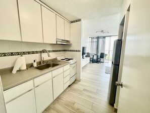 Fridge, microwave, oven, stovetop