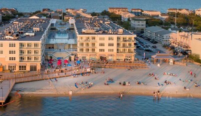 Luxurious Penthouse, King beds. Dog & ADA Friendly