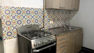 Refrigerador, horno, cafetera y tetera y tostadora