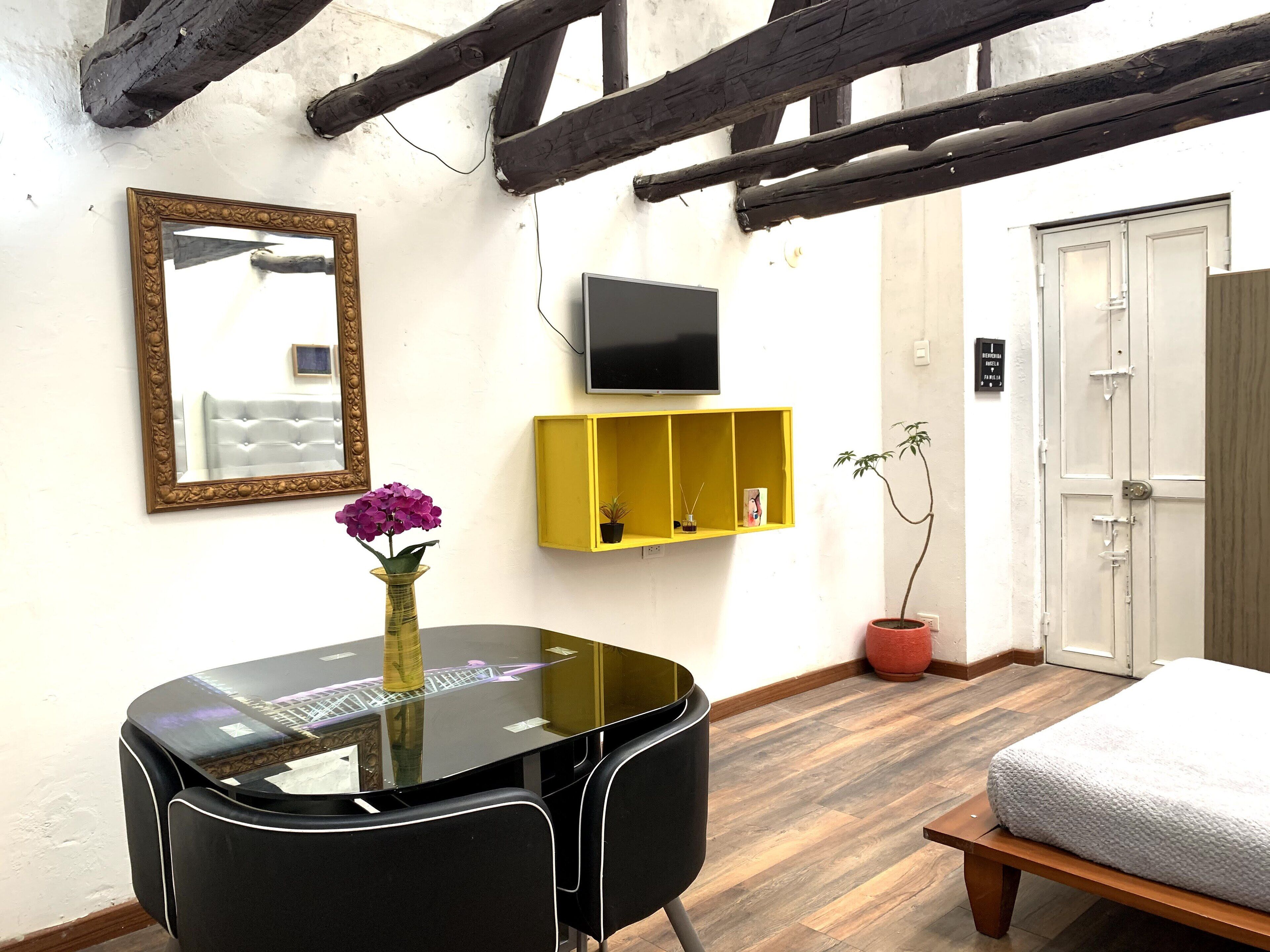 1 dormitori, planxa i posts de planxar, wifi gratuïta i roba de llit 