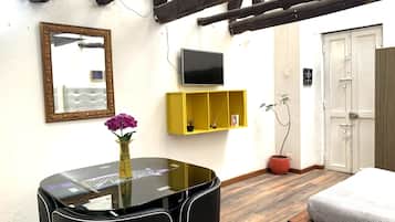 1 dormitori, planxa i posts de planxar, wifi gratuïta i roba de llit