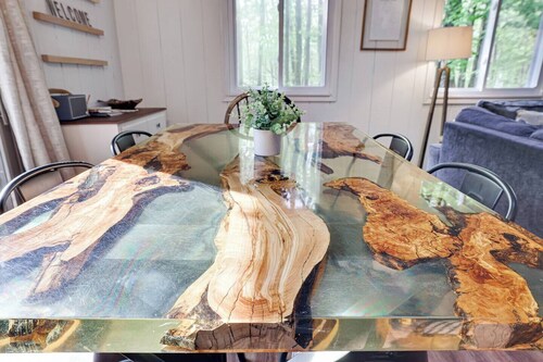 Romantic Cottage in Lake Community, Close to Ski