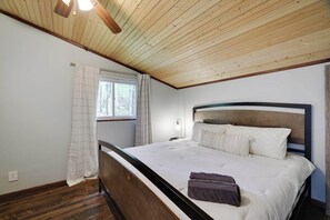 3 Schlafzimmer, Schreibtisch, Bügeleisen/Bügelbrett, kostenloses WLAN