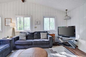 Téléviseur à écran plat, foyer, bureau