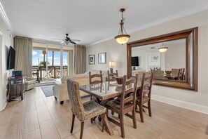 Interior - Azure 110 walkout closest unit to beach access, no Elevator Rides! Beach Service (Fort Walton Beach)