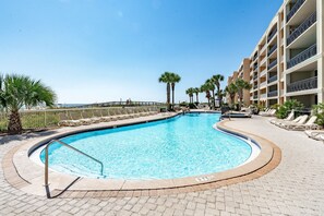Pool - Azure 110 walkout closest unit to beach access, no Elevator Rides! Beach Service (Fort Walton Beach)