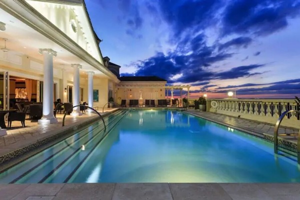 Outdoor pool, a heated pool