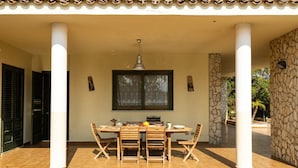 Outdoor dining - Solemar Sicilia   Villa Anastasia (Ficarazzi)