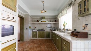 Coffee/tea maker, microwave, oven, stovetop - Solemar Sicilia   Villa Anastasia (Ficarazzi)