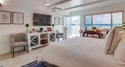 WaterFront * Exclusive View Patio * Ground Level * A/C