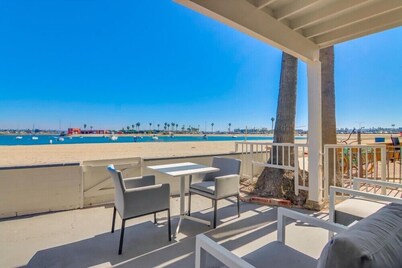 WaterFront * Exclusive View Patio * Ground Level * A/C
