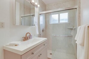 Shower, hair dryer, towels
