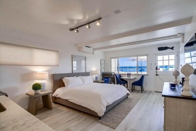 WaterFront * Exclusive View Patio * Ground Level * A/C