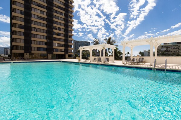 Pool - Waikiki Convention Center Studio with views from picturesque 35th floor (Honolulu)