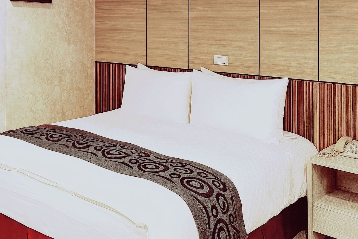 商務雙人房, 無窗戶 | 書桌、隔音、免費無線上網、床單