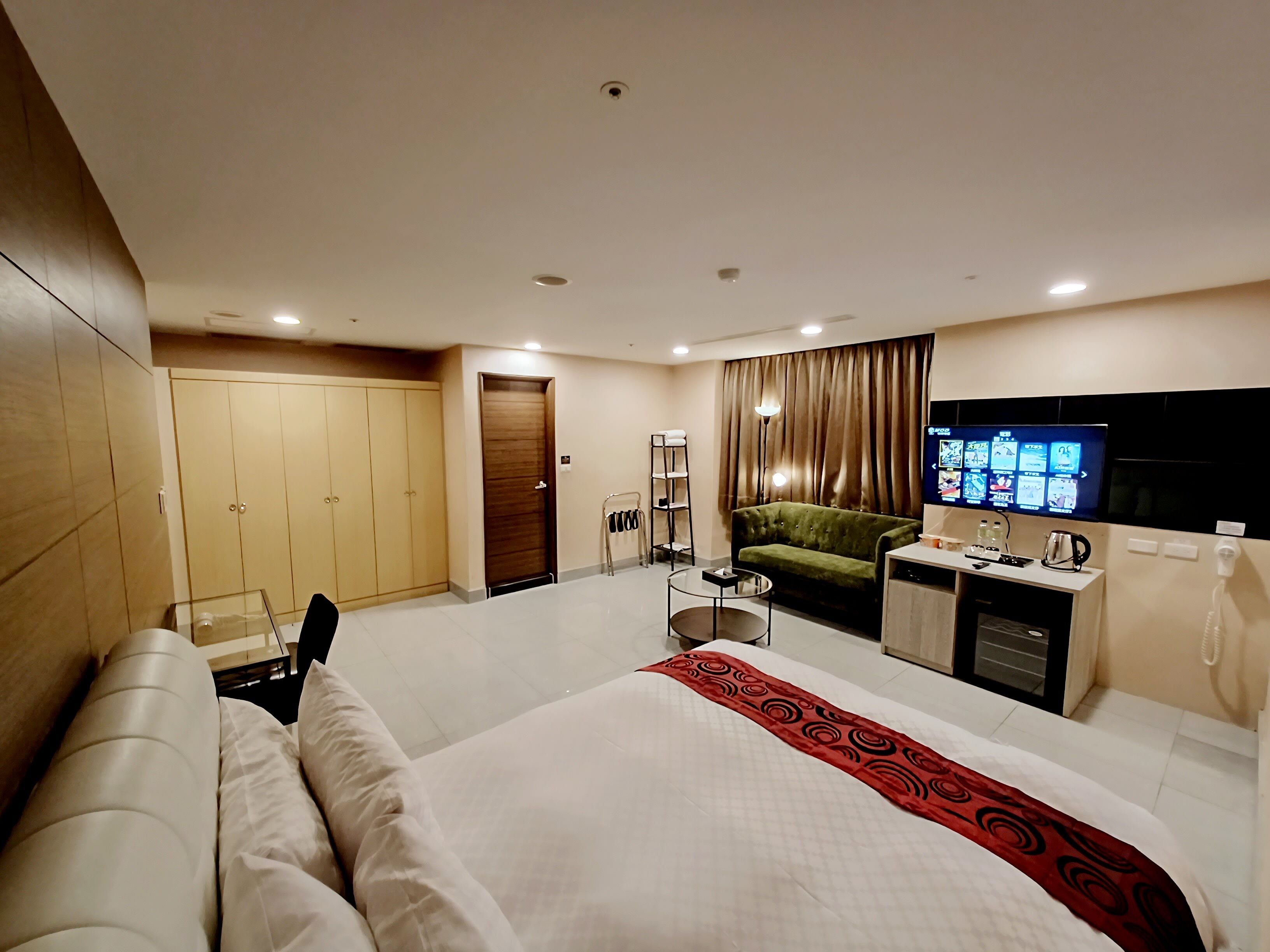 superior double room, bathtub | 1 bedroom, desk, soundproofing, free wifi