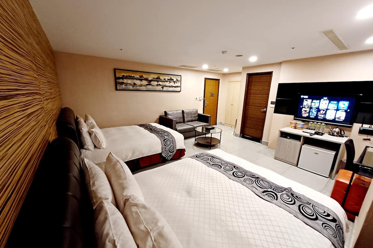 書桌、隔音、免費無線上網、床單