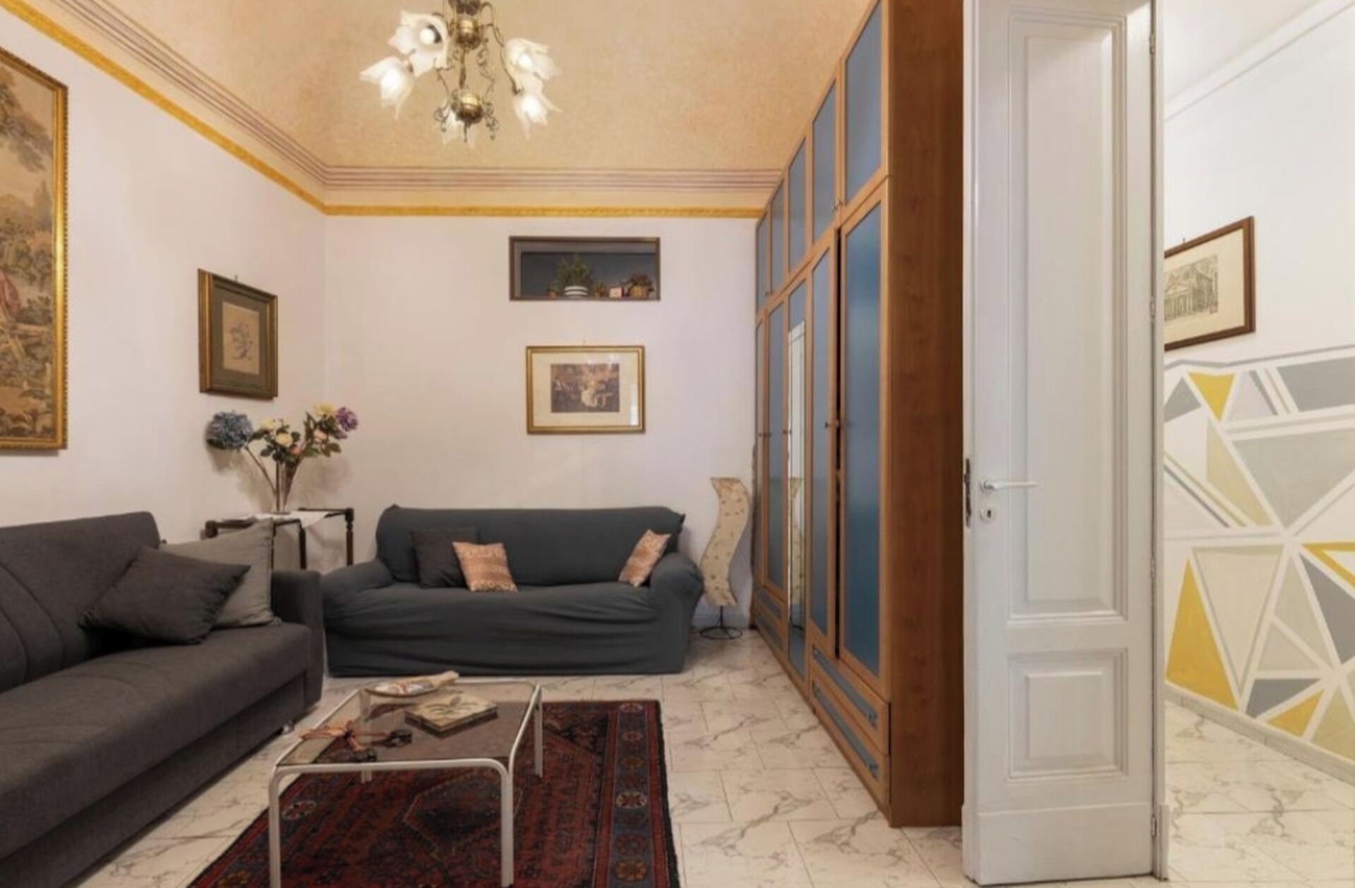 Smart-TV, Bücher, Computerbildschirme