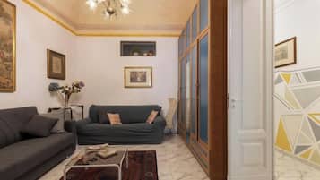 Smart-TV, BĂŒcher, Computerbildschirme