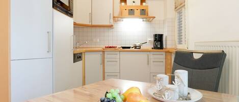 Réfrigérateur, micro-ondes, four, lave-vaisselle