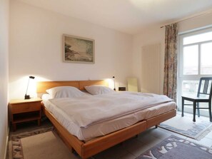 Unclassified image, 2 of 13, button