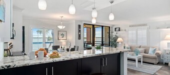 Luxurious Waterfront Escape ~Exterior Entry, 2 Heated Pools/Spas & WiFi; Walk to Shops/Dining