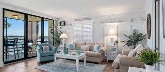 Luxurious Waterfront Escape ~Exterior Entry, 2 Heated Pools/Spas & WiFi; Walk to Shops/Dining