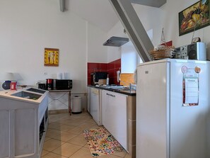 Kjøleskap, mikrobølgeovn og oppvaskmaskin