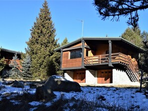 Exterior - Riverside Chalet with SW Terrace, 2 Bedrooms, Satellite TV, Pets Welcome - Sleeps 6 (Bolquère-Pyrénées 2000)