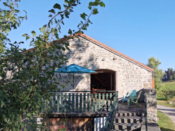 Exterior - Charming cottage in Saint-Romain-Lachalm with terrace, near Dunières (Saint-Romain-Lachalm)