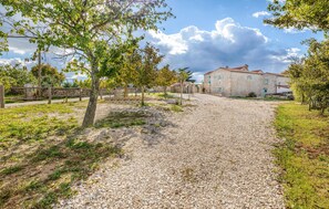 Property grounds - Nice apartment in Zminj with WiFi (Zminj)