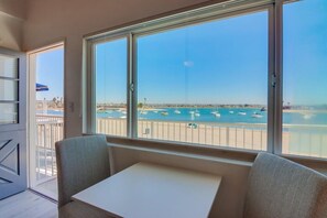 Interior - WaterFront * Exclusive View Patio * Top Level * A/C (San Diego)