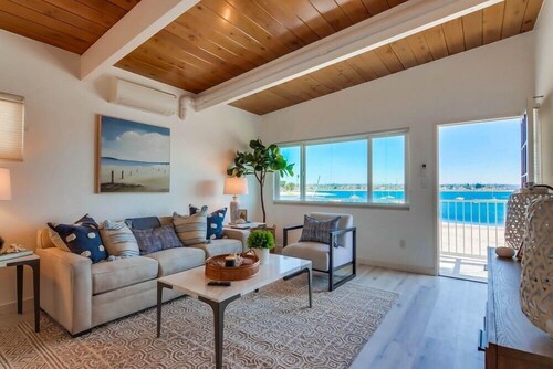 On the Sand * Exclusive Water View Deck * Top Level * A/C