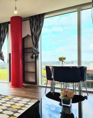 Dining - SALAAM APARTMENTS (CITY CENTRE) (Milton Keynes)