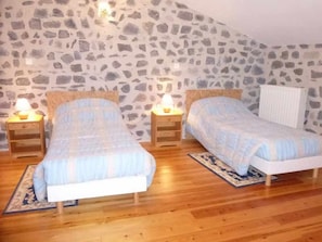 2 bedrooms - Charming Cottage for 4 in Joncherette, Near Allier Gorges and Pradelles (Rauret)
