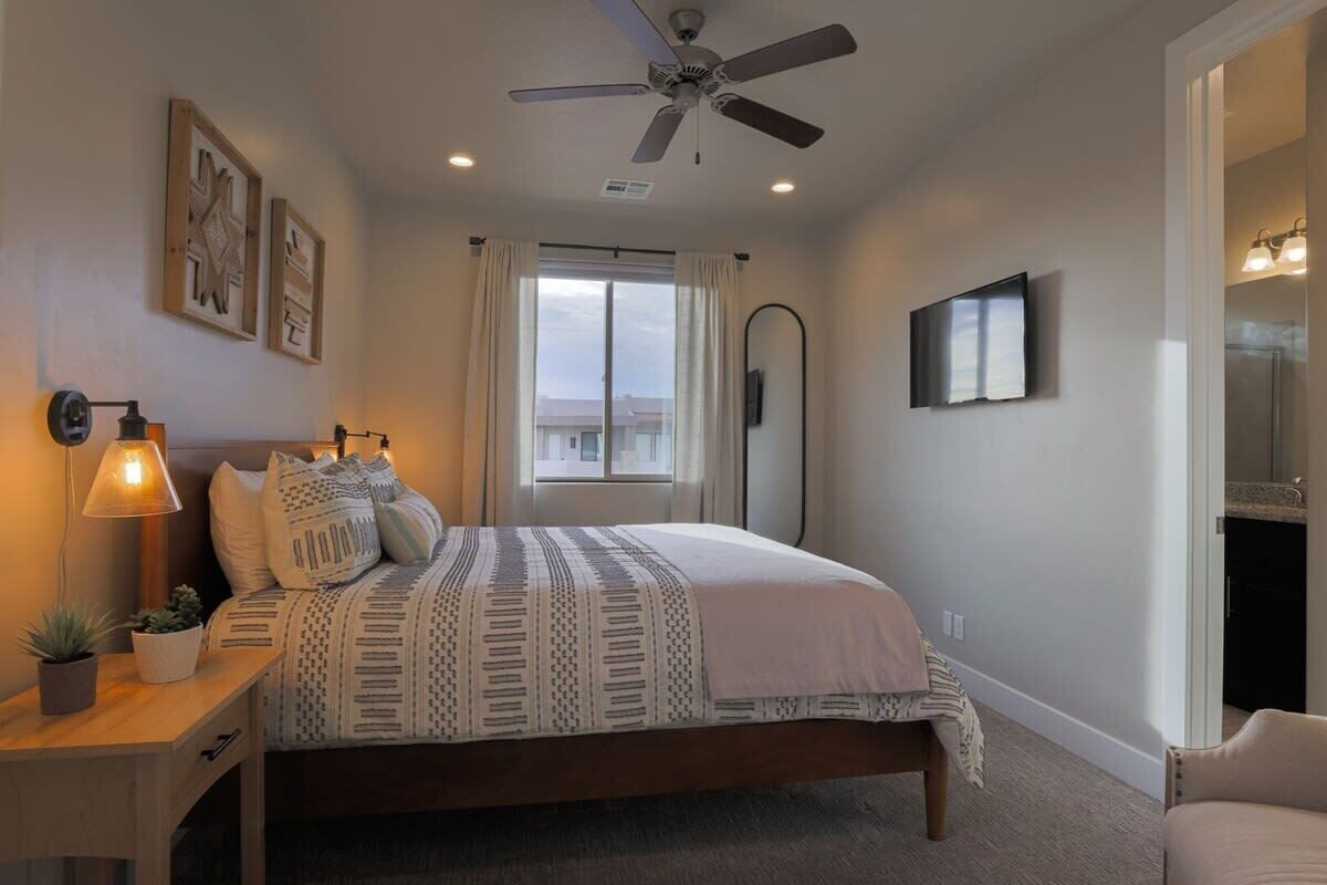 5 habitaciones, tabla de planchar con plancha, wifi y ropa de cama 