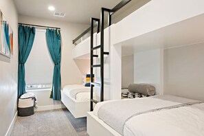 5 室のベッドルーム、アイロン / アイロン台、WiFi、ベッドシーツ