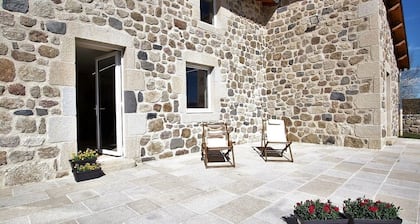 Charming Stone Cottage Near Lake and Longest Himalayan Footbridge in France