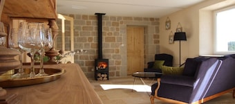 Charming Stone Cottage Near Lake and Longest Himalayan Footbridge in France