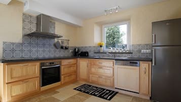 Réfrigérateur, micro-ondes, lave-vaisselle