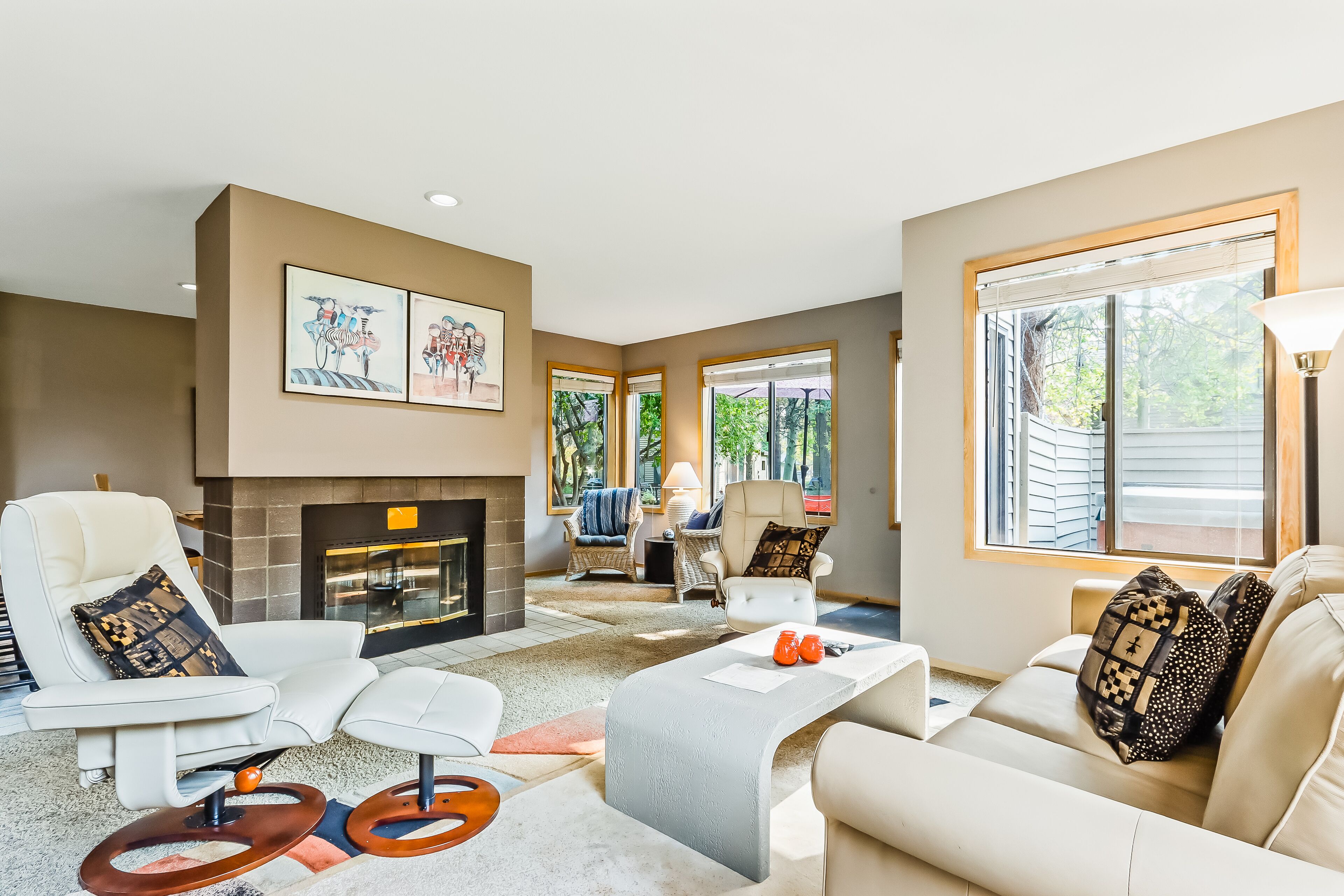 Dog-friendly gem with private hot tub & furnished deck