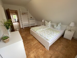 3 chambres, fer et planche à repasser, lit parapluie, Wi-Fi gratuit