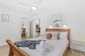 2 多间卧室、办公桌、熨斗/熨衣板、旅行婴儿床