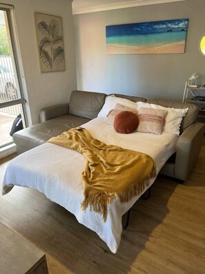 2 bedrooms, desk, iron/ironing board, travel cot