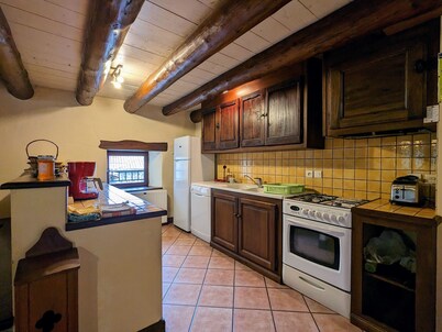 Casa familiar en Auzat con terraza grande y cerca del río, ideal para niños y actividades al aire libre