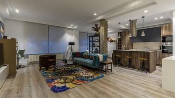 Una Smart TV, una oficina