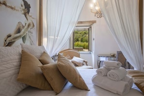 7 bedrooms, iron/ironing board, free WiFi, bed sheets