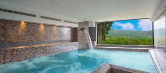 AMORE RENTALS - Villa Bellaflore with 3 Private Pools, Garden, Terraces and Parking