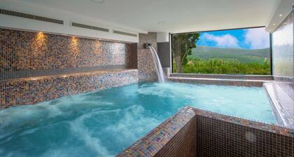 AMORE RENTALS - Villa Bellaflore with 3 Private Pools, Garden, Terraces and Parking